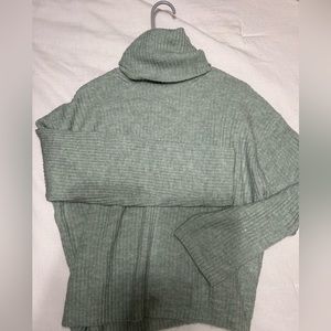 H&M sweater never worn